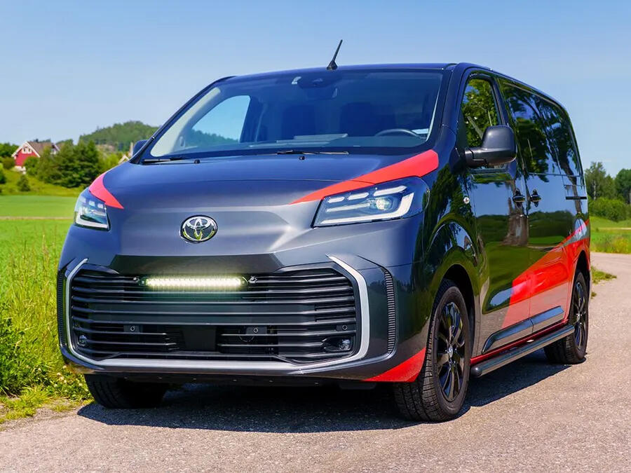 Lazer Grillkit med Linear18 Elite – Toyota Proace 2023->