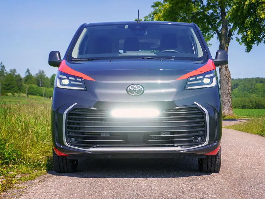 Lazer Grillkit med Linear18 Elite – Toyota Proace 2023->