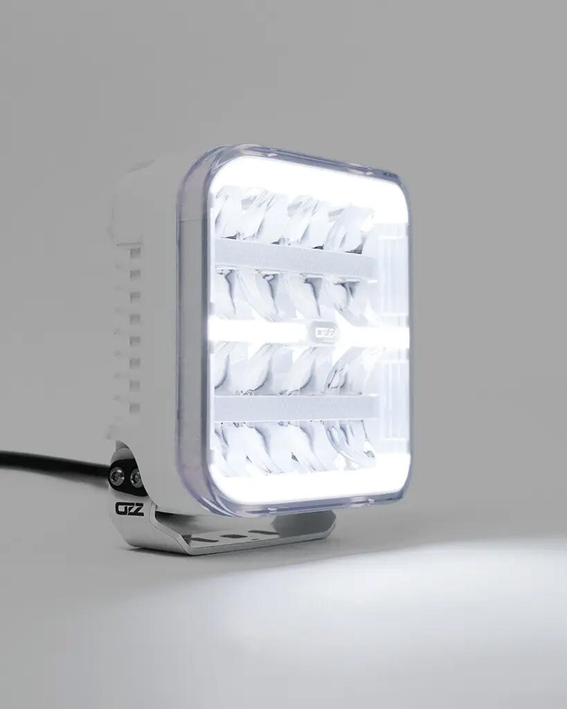 OZZ SQR 9″ fjernlys 210mm (Hvit hus) – med park- og varsellys, 21000 lumen