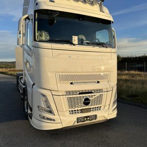Fjernlyspakke med OZZ XB1 P27″ (hvit) – for Volvo FH Aero